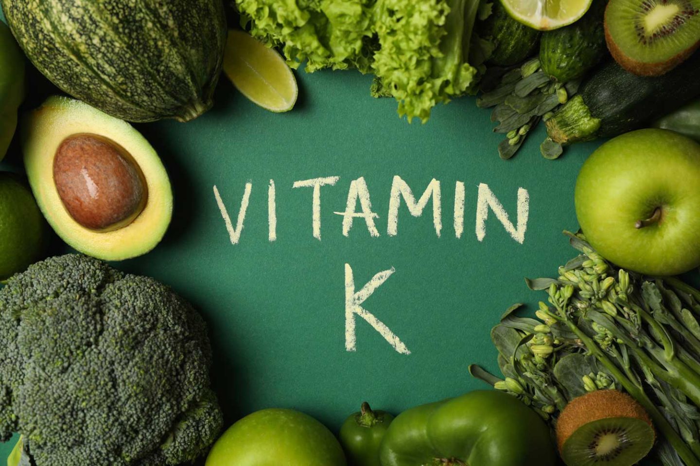 Vitamin K – Wie Vitamin K den Körper unterstützt und für gesunde Knochen sorgt. Vitamin K: Die Rolle von Vitamin K bei der Blutgerinnung und Knochengesundheit.