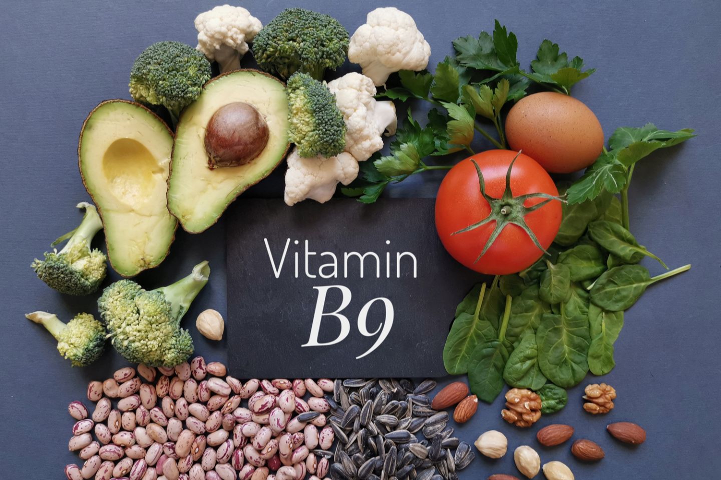 Vitamin B9 – Wie Folsäure den Körper unterstützt und wichtig für die Gesundheit ist. Vitamin B9: Die Bedeutung von Folsäure für Zellwachstum, Schwangerschaft und das Immunsystem.