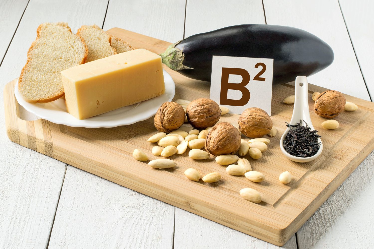 Vitamin B2: Die Rolle von Riboflavin für den Energiestoffwechsel und die Hautgesundheit.