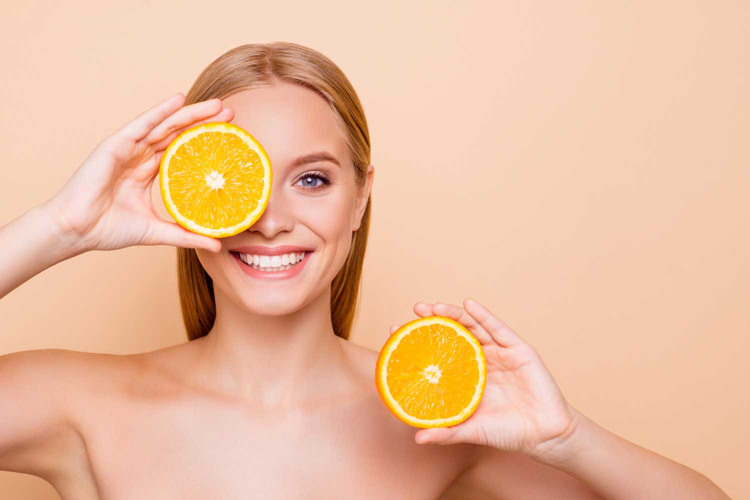 Vitamin C und Haut – Die Rolle von Vitamin C für eine gesunde und strahlende Haut. Vitamin C und die Haut: Wie Vitamin C die Haut schützt und die Kollagenproduktion fördert.